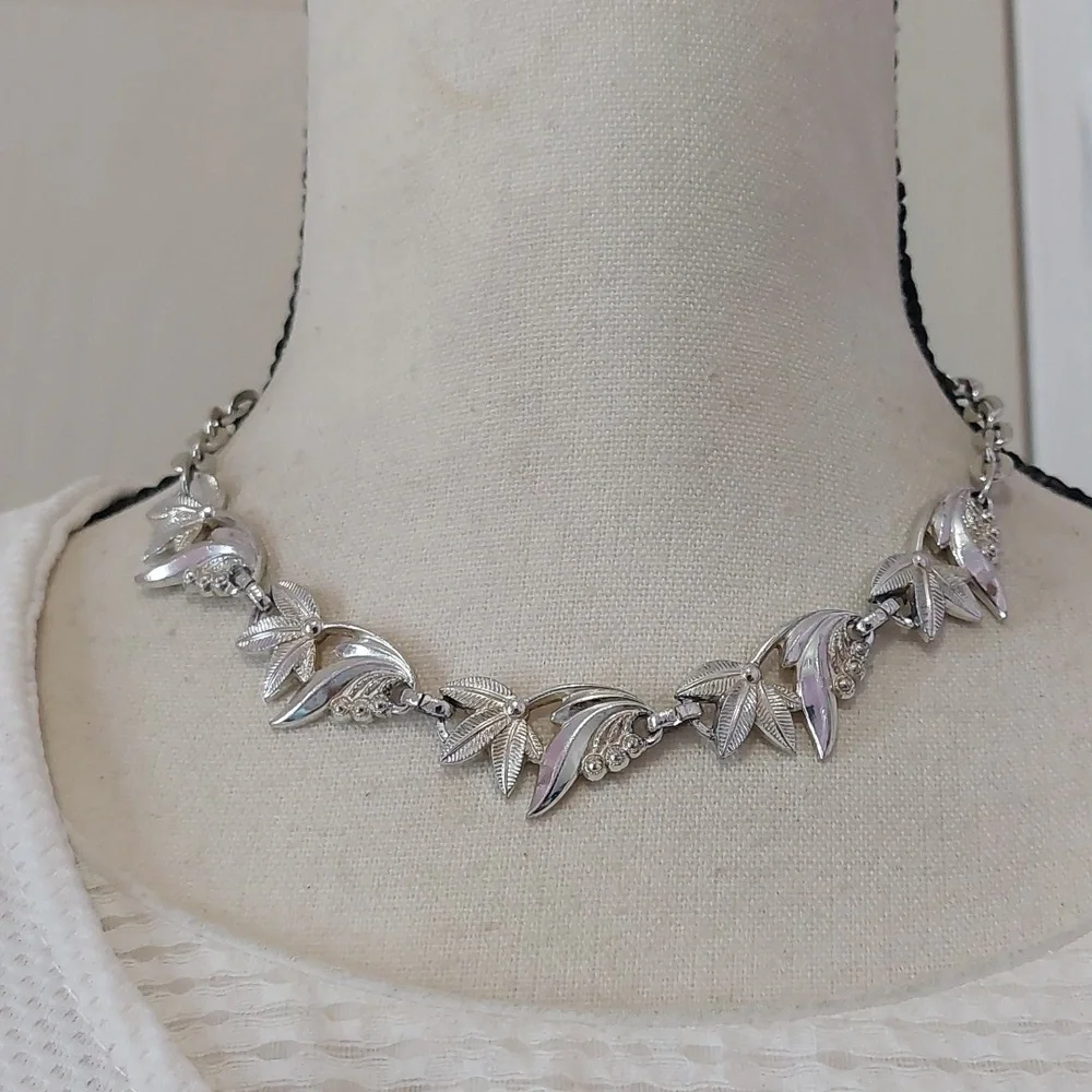 Vintage Signed Germany Multi Texture Silver Tone Leaf Vine Choker Necklace - Picture 2 of 8